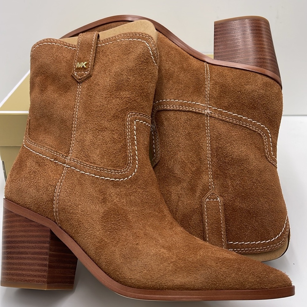 Michael Kors WAVERLY HEELED BOOTIE JUNGLE SUEDE
49F4WVME6S
LUGGAGE - Picture 12 of 16